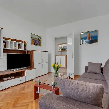 Apartment Riva *